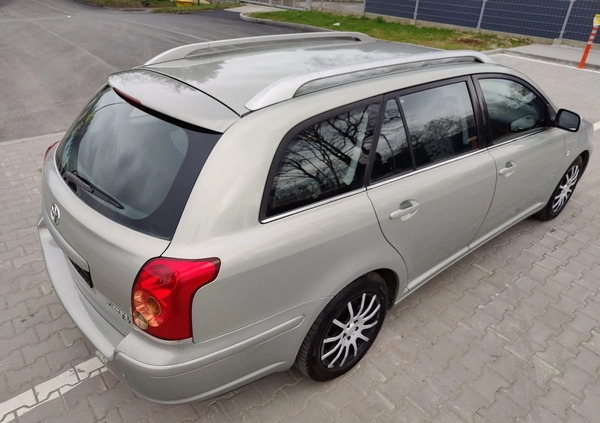 Toyota Avensis cena 15900 przebieg: 220000, rok produkcji 2005 z Góra małe 154